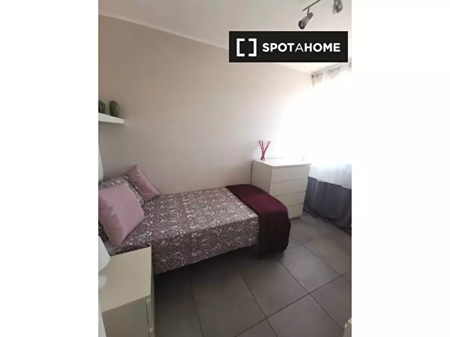 Immagine 8 di Camera condivisa in affitto  in Via Fabio Numerio a Roma