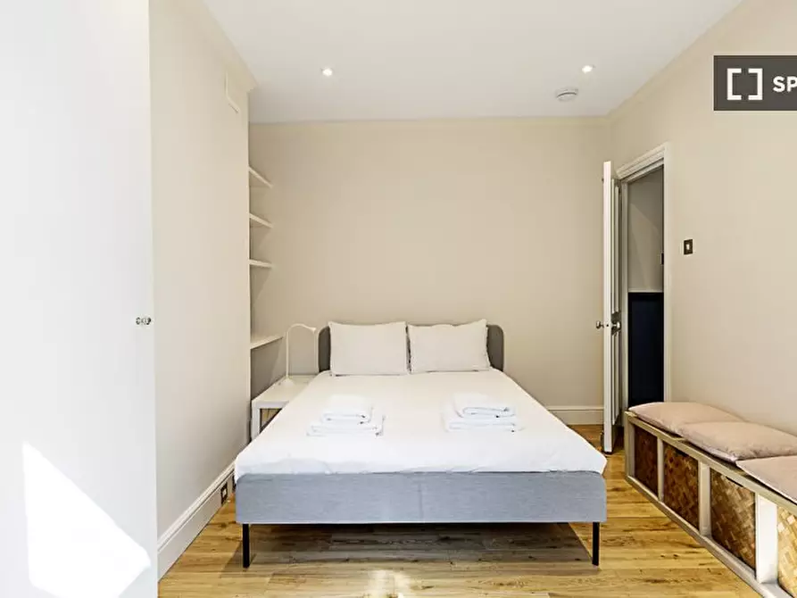 Immagine 17 di Appartamento in affitto  in A Great Percy Street a Camden Town
