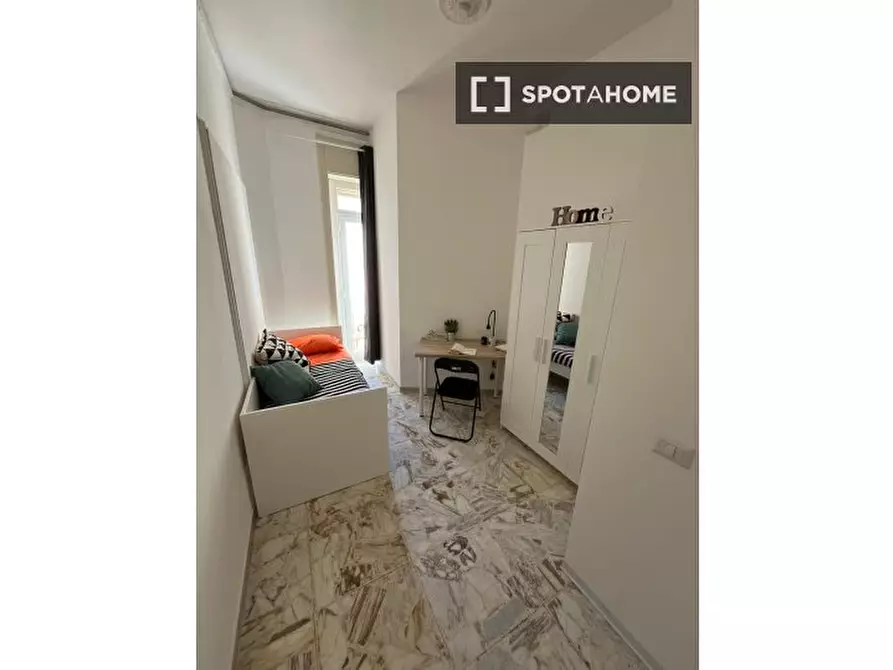 Immagine 1 di Camera condivisa in affitto  in Via Grazia Deledda a Cagliari