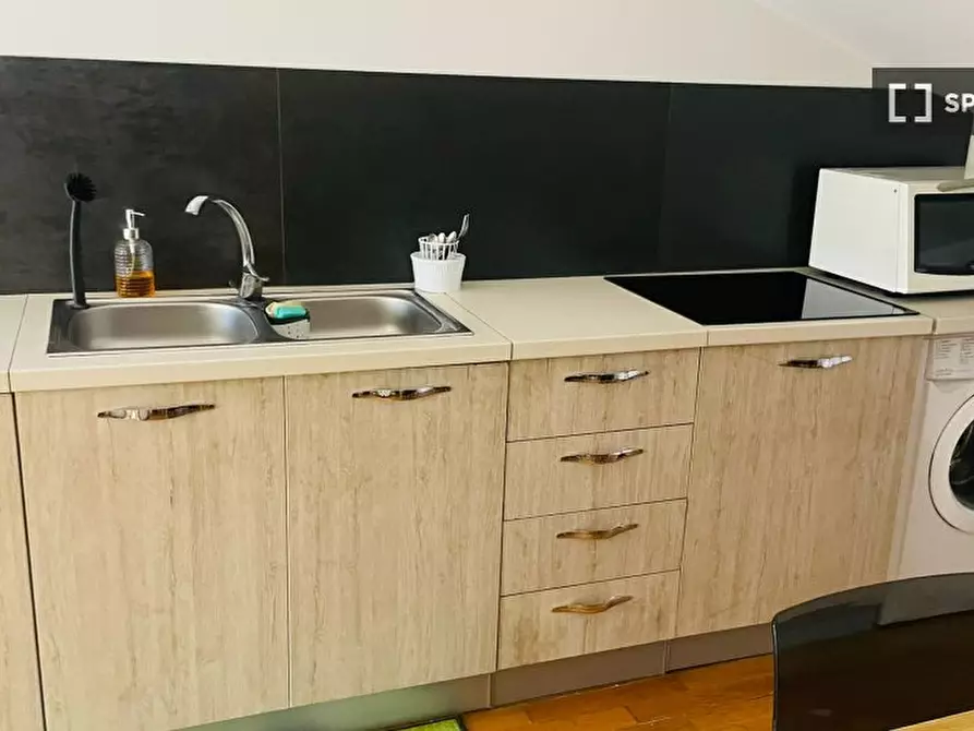 Immagine 4 di Camera condivisa in affitto  in Via Giorgio Sommer a Roma