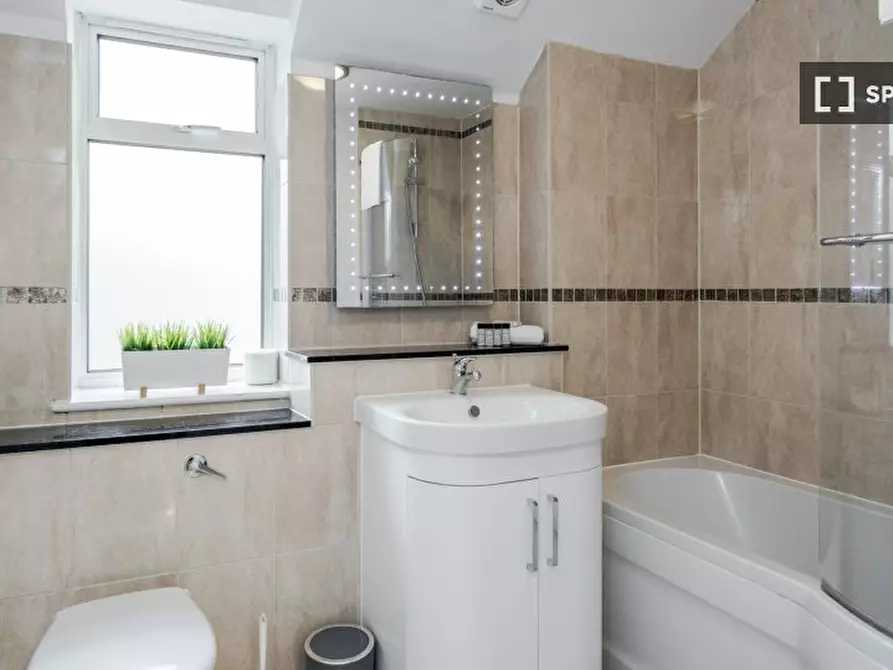 Immagine 5 di Appartamento in affitto  in Maple Rd a Kingston Upon Thames