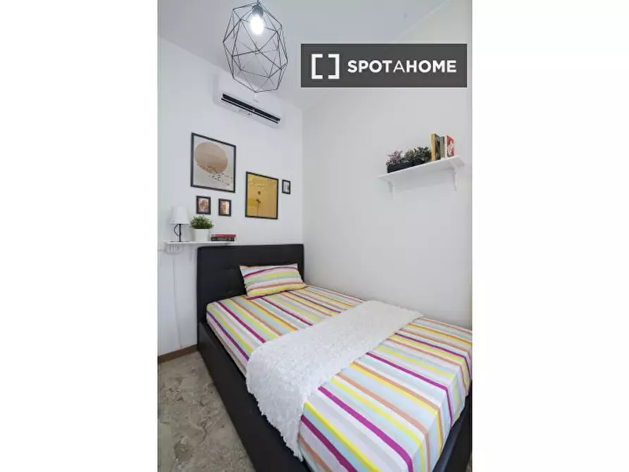 Immagine 4 di Camera condivisa in affitto  in Viale Francesco Restelli a Milano