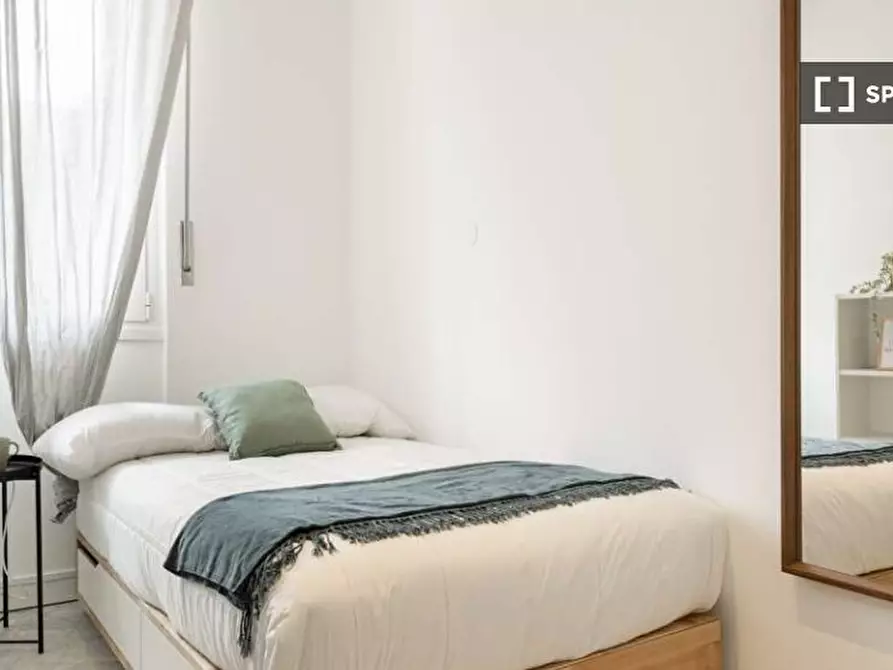 Immagine 19 di Camera condivisa in affitto  in Via Lorenteggio Milan a Milano