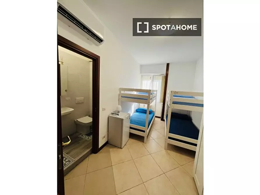 Immagine 4 di Camera condivisa in affitto  in Piazza Angilberto II a Milano