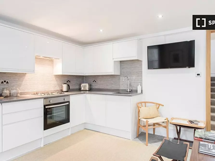 Immagine 7 di Appartamento in affitto  in Windmill St a Camden Town