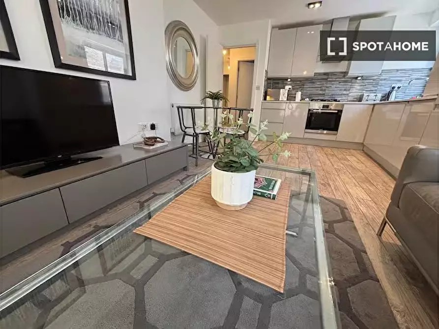 Immagine 9 di Appartamento in affitto  in Bromehead St, Whitechapel, London E1 2PQ, UK a Poplar