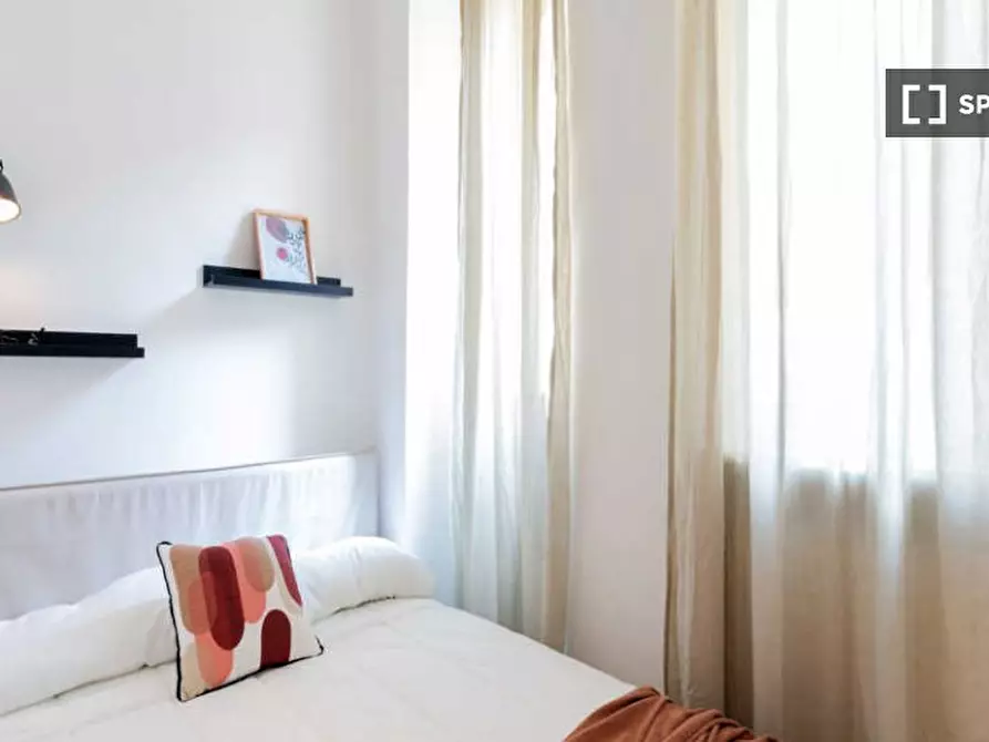 Immagine 1 di Camera condivisa in affitto  in Via della Moscova a Milano