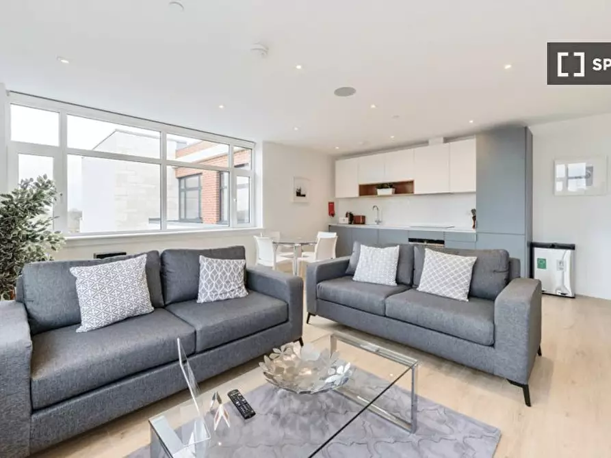 Immagine 8 di Appartamento in affitto  in -48 Pyrcroft Rd a 