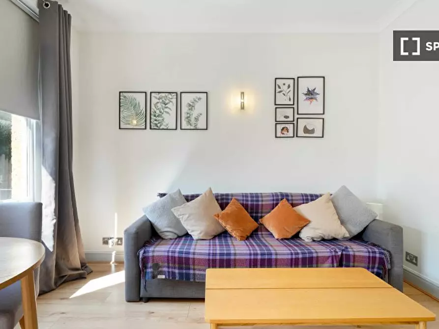 Immagine 1 di Appartamento in affitto  in Falkland Road a Camden Town