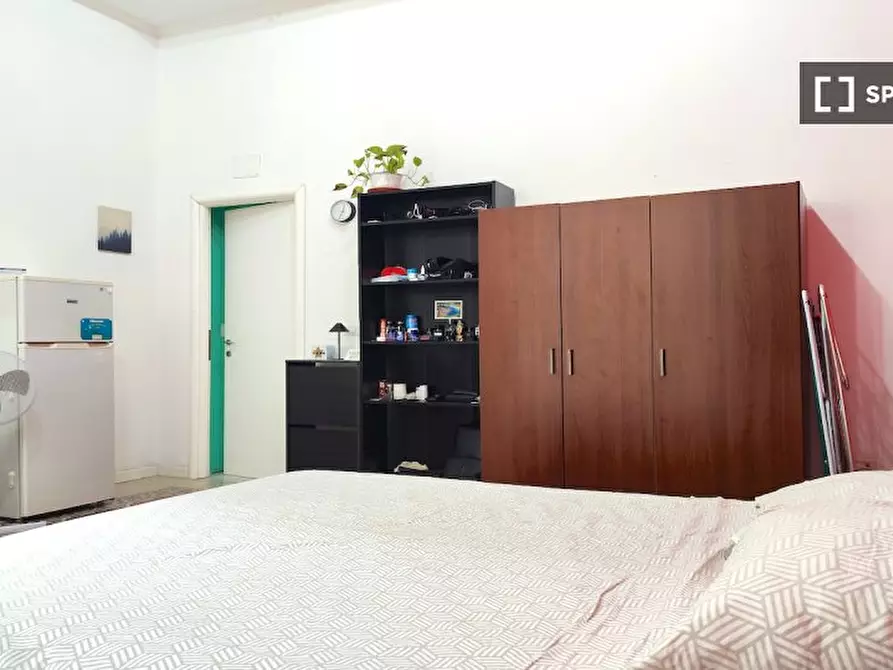 Immagine 3 di Camera condivisa in affitto  in Via Napoleone III a Roma