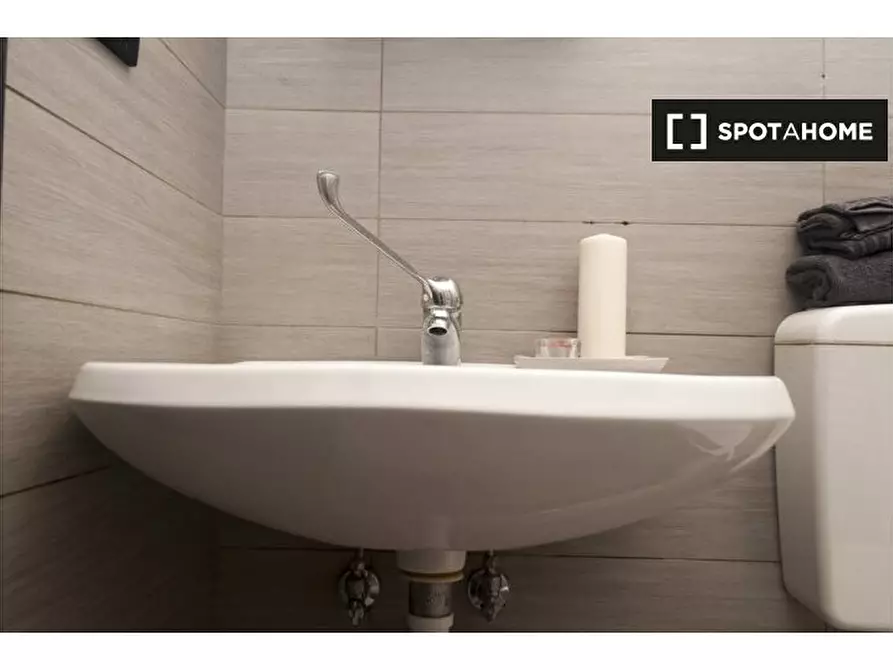 Immagine 15 di Camera condivisa in affitto  in Via Romolo Gessi a Torino