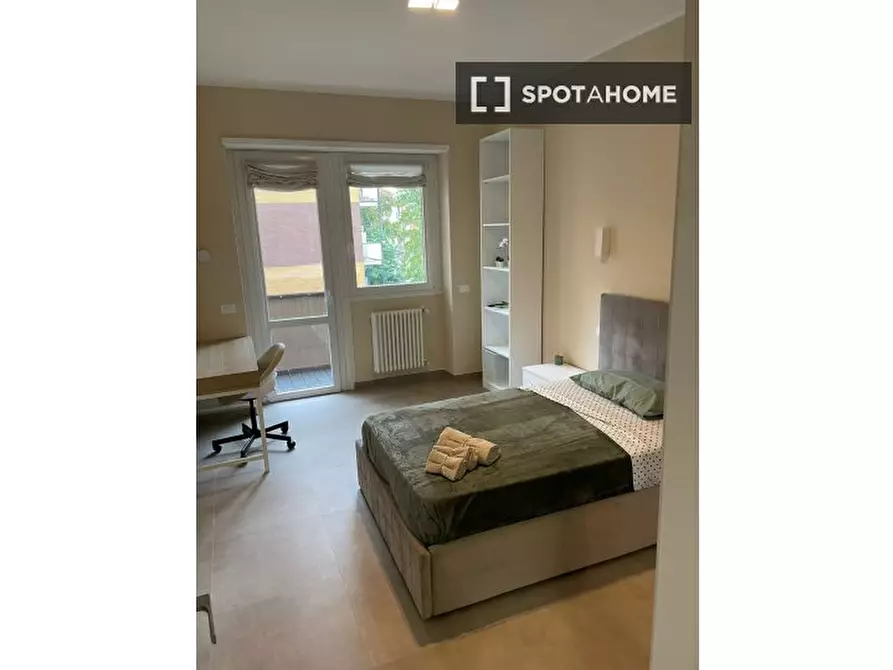 Immagine 1 di Camera condivisa in affitto  in Via Giovanni Battista Piranesi a Milano