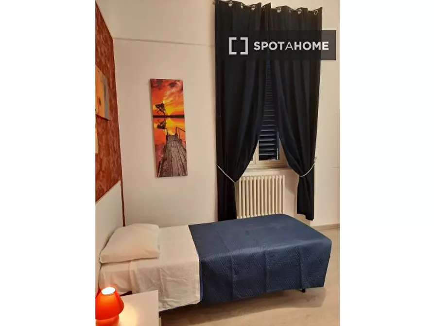 Immagine 3 di Camera condivisa in affitto  in Via Gaeta a Roma