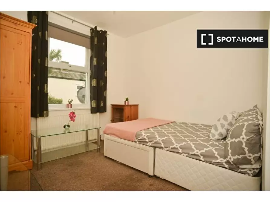 Immagine 17 di Camera condivisa in affitto  in Prince Regent Ln a East Ham