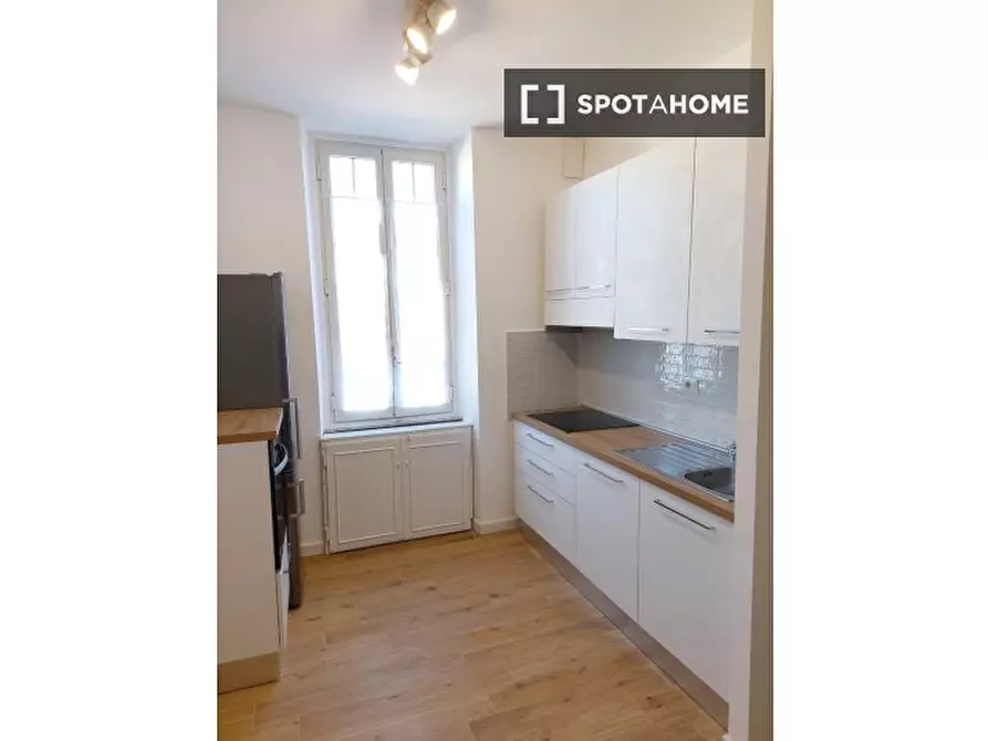 Immagine 14 di Appartamento in affitto  in Via la Spezia a Roma