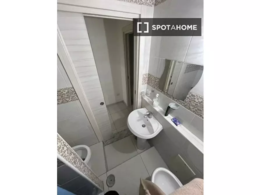 Immagine 5 di Camera condivisa in affitto  in Vico Vetriera Vecchia a Napoli