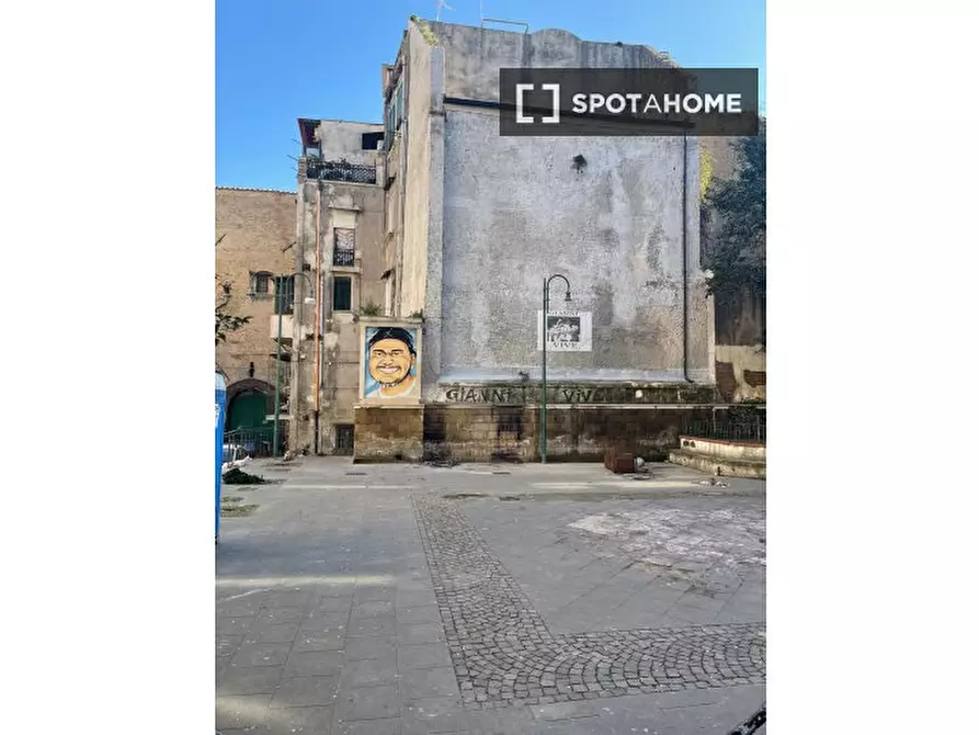 Immagine 19 di Camera condivisa in affitto  in Via S. Giovanni in Porta a Napoli