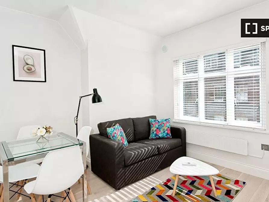 Immagine 3 di Appartamento in affitto  in Flat 7 Greek St a 