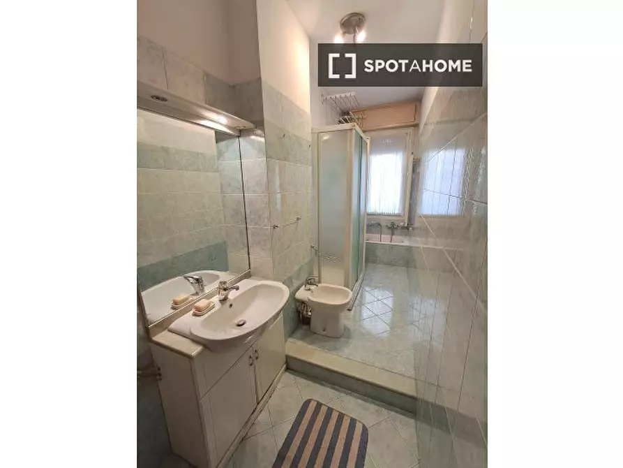 Immagine 4 di Camera condivisa in affitto  in Viale Famagosta a Milano