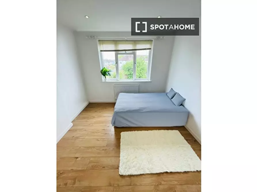 Immagine 3 di Camera condivisa in affitto  in Woodmansterne Road a Lambeth