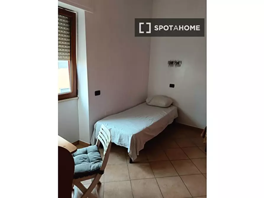 Immagine 2 di Camera condivisa in affitto  in Via Sirai a Cagliari