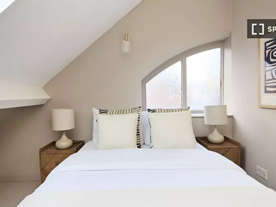 Immagine 1 di Appartamento in affitto  in Macroom Rd a Paddington