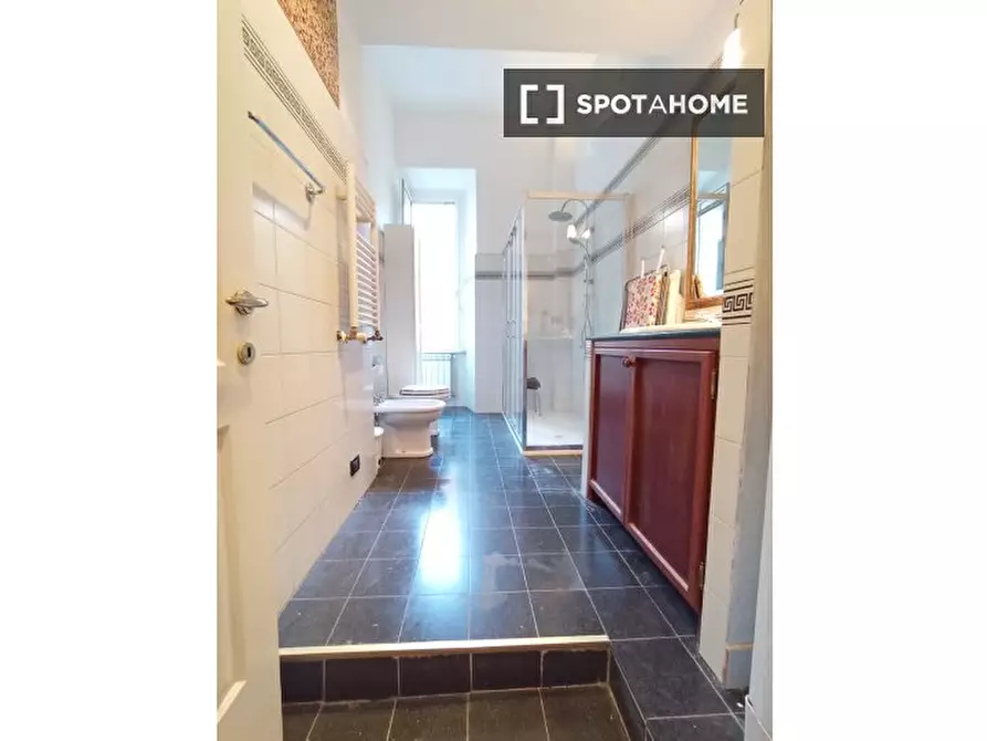 Immagine 8 di Camera condivisa in affitto  in Via Angelo Poliziano a Roma