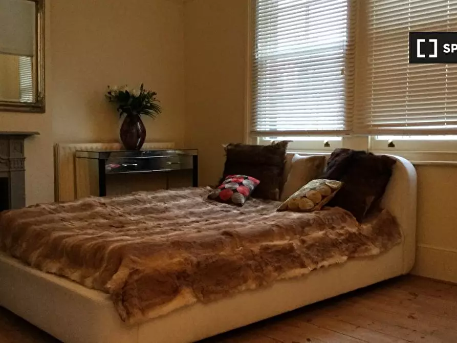 Immagine 2 di Ufficio in affitto  in A St Mark's Rd a Enfield