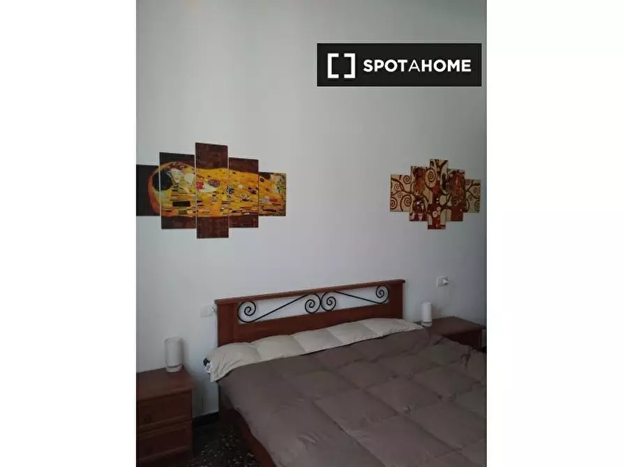 Immagine 2 di Camera condivisa in affitto  in Via Venezia a Genova