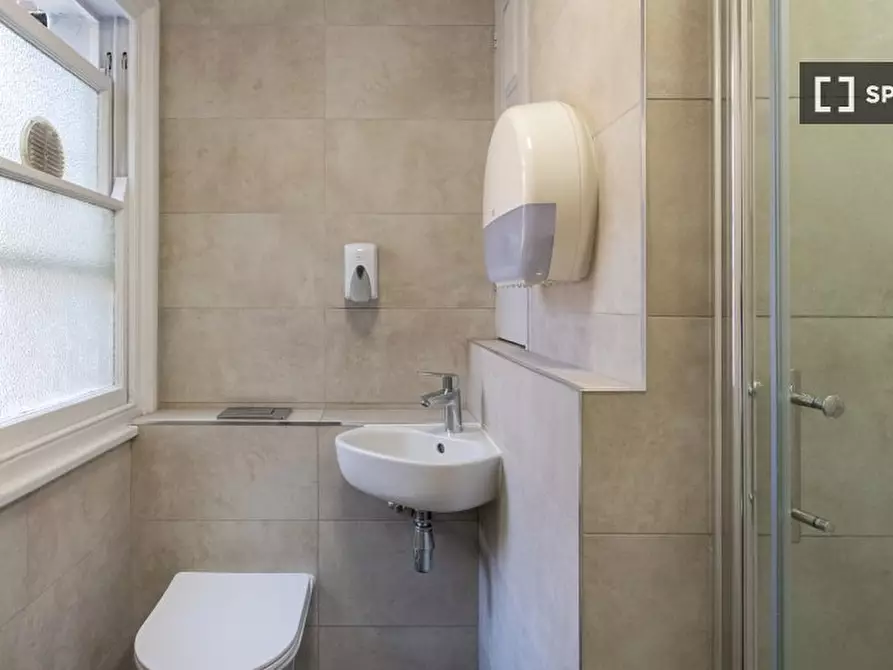Immagine 9 di Camera condivisa in affitto  in st Floor Apartment a Kensington