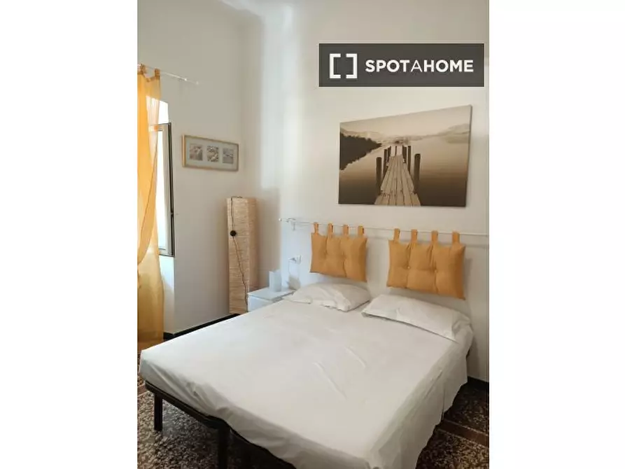 Immagine 3 di Camera condivisa in affitto  in Via Venezia a Genova