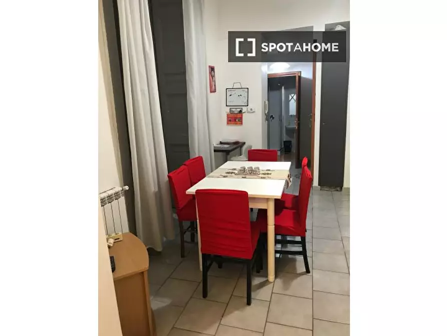 Immagine 10 di Camera condivisa in affitto  in Salita Tarsia a Napoli