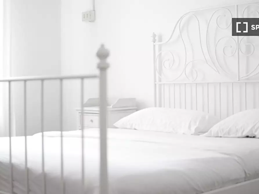 Immagine 3 di Camera condivisa in affitto  in Viale Glorioso a Roma