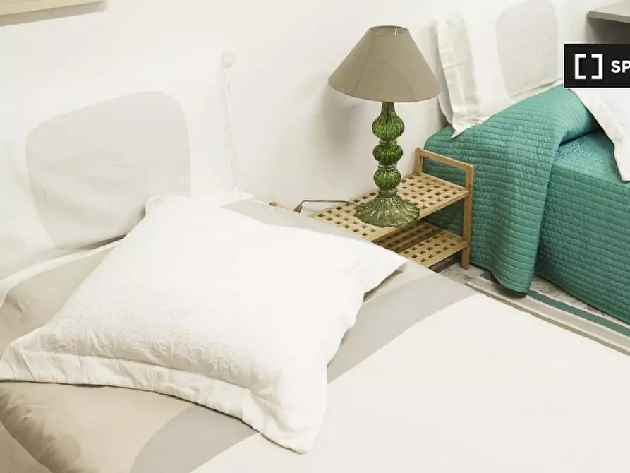 Immagine 5 di Camera condivisa in affitto  in Viale Appio Claudio, 00174 Roma RM, Italy a Roma