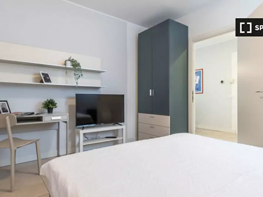 Immagine 2 di Camera condivisa in affitto  in Via Bernardino Biondelli a Milano