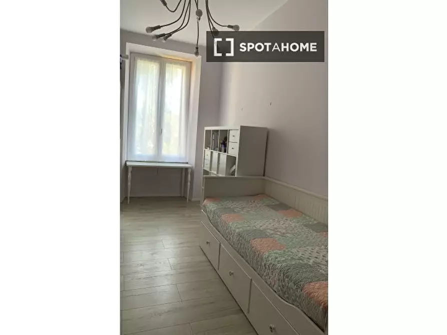Immagine 1 di Camera condivisa in affitto  in Via Pavese a Rozzano
