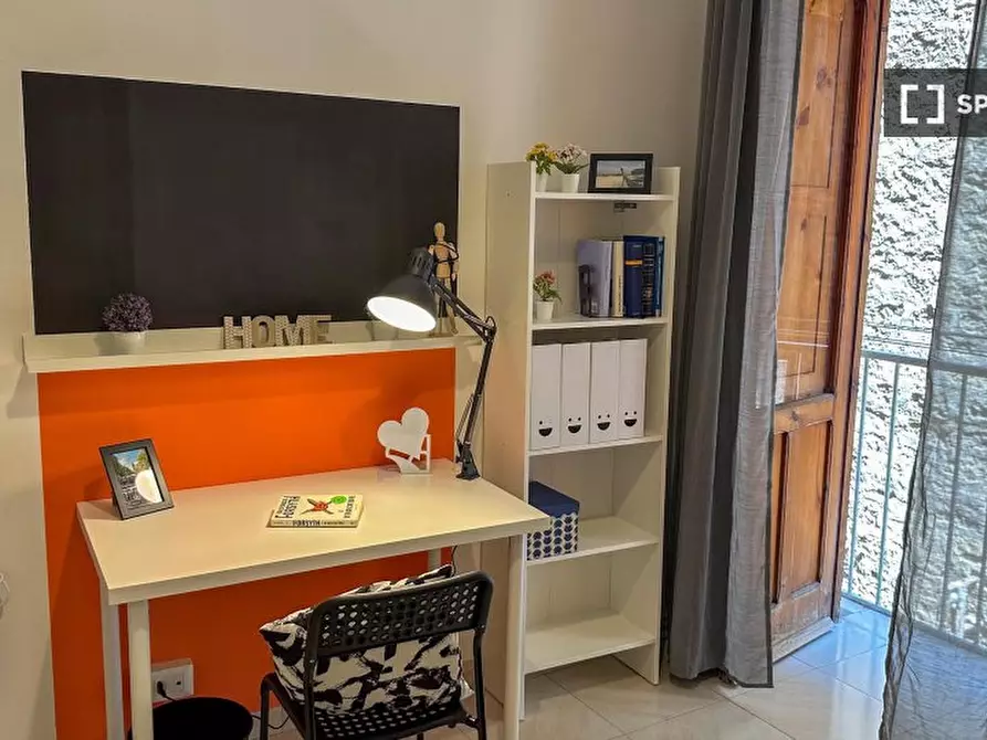 Immagine 4 di Camera condivisa in affitto  in Vico Sedil Capuano a Napoli