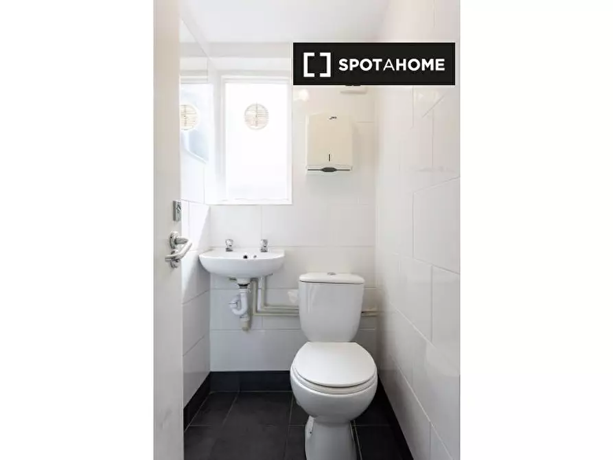 Immagine 4 di Camera condivisa in affitto  in st Floor Apartment a Kensington