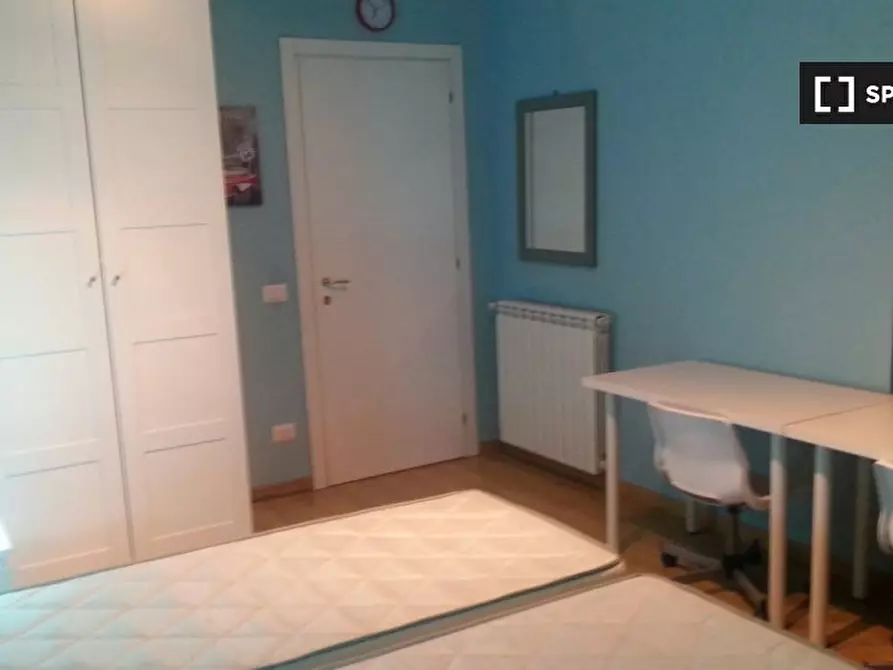 Immagine 3 di Camera condivisa in affitto  in Via dei Platani a Roma