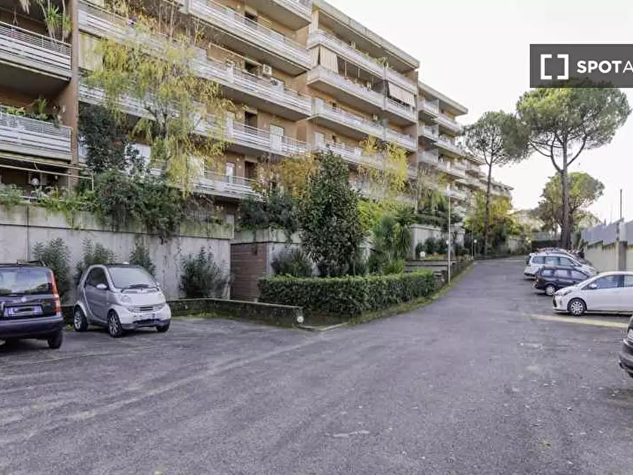 Immagine 9 di Camera condivisa in affitto  in Via Fiume delle Perle a Roma