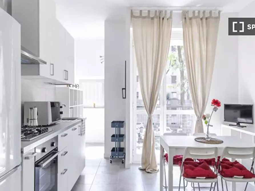 Immagine 11 di Camera condivisa in affitto  in VIA PISANELLO a Milano