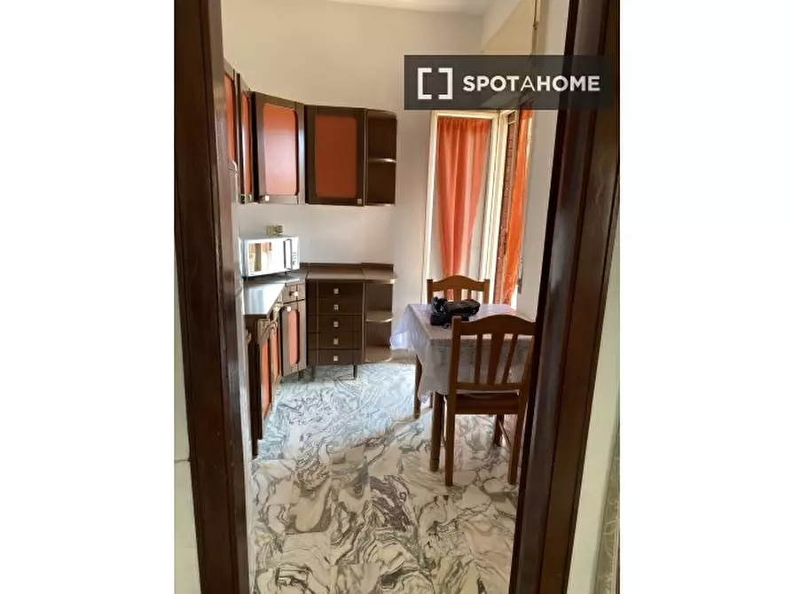 Immagine 18 di Camera condivisa in affitto  in Viale Maria Bakunin a Napoli