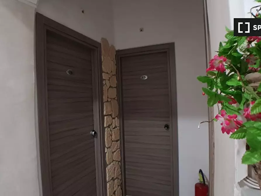 Immagine 13 di Camera condivisa in affitto  in Via Genova a Napoli