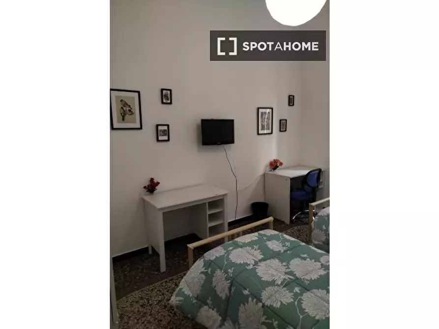 Immagine 11 di Camera condivisa in affitto  in Via Venezia a Genova