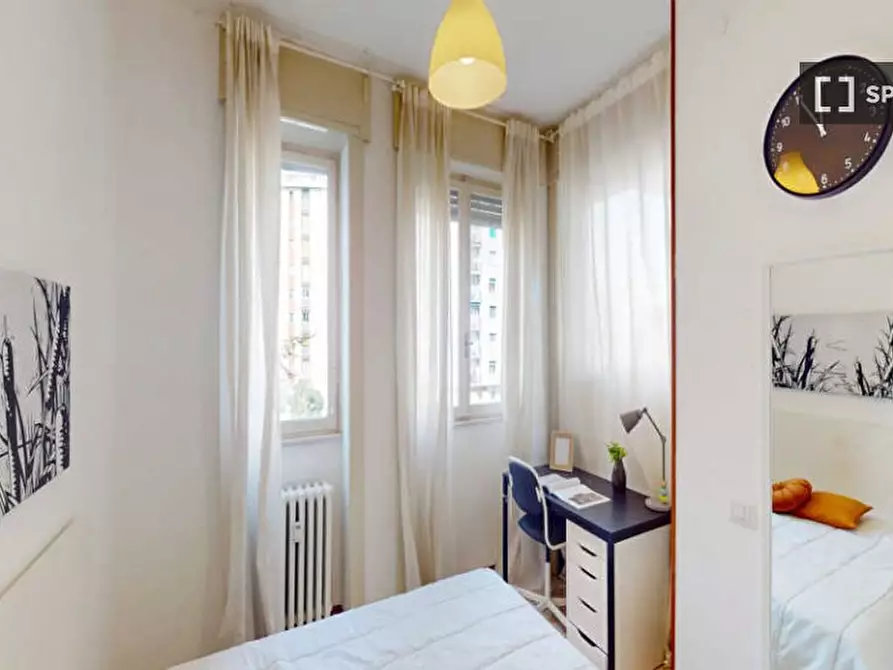 Immagine 1 di Camera condivisa in affitto  in Viale Legioni Romane a Milano