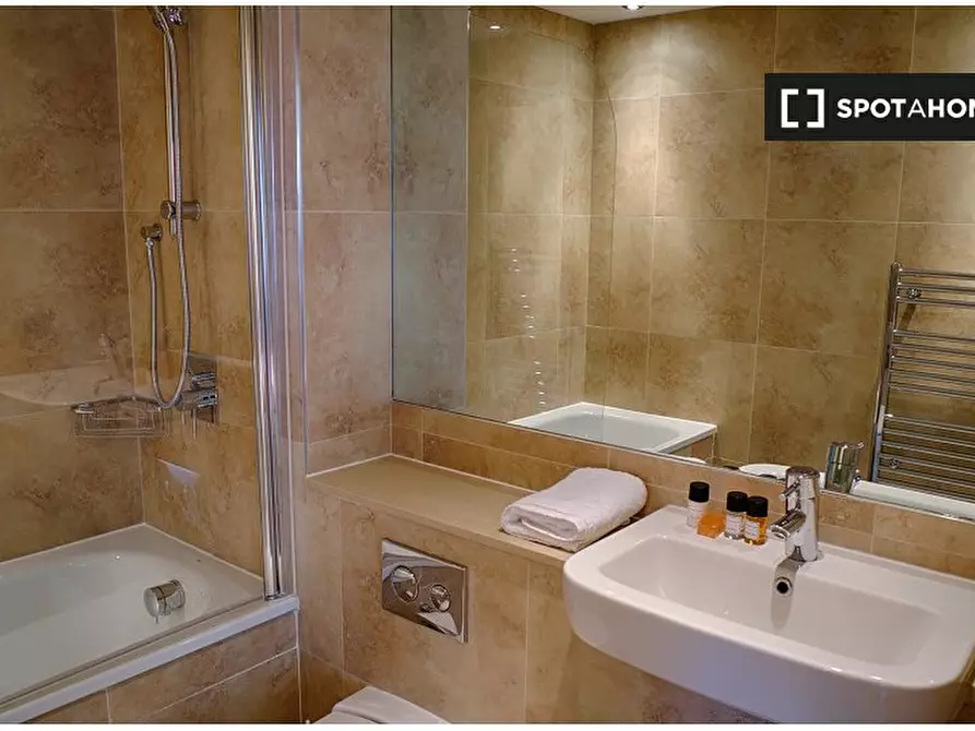 Immagine 7 di Appartamento in affitto  in Winston Way a Ilford