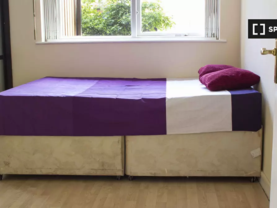 Immagine 1 di Camera condivisa in affitto  in St Marks Road a Kensington