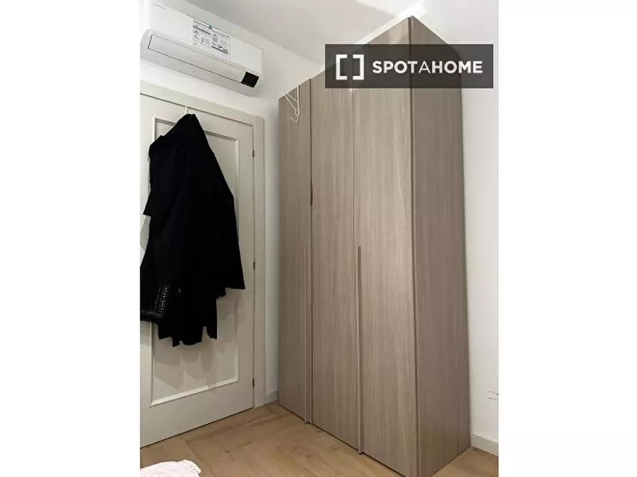 Immagine 3 di Camera condivisa in affitto  in Viale Piero e Alberto Pirelli a Milano