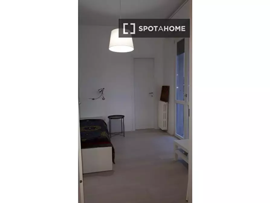 Immagine 1 di Camera condivisa in affitto  in Via Matteo Civitali a Milano