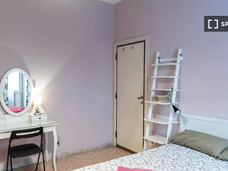 Immagine 2 di Camera condivisa in affitto  in Via Tuscolana a Roma